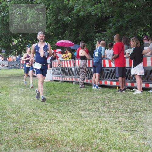 21.06.2025 - 27. Vierlanden-Triathlon KatJ http://msf.ph/oto/8024343 15.06.2025 13:26:37 Ziel 820, 1068 meine-sportfotos.de