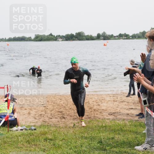 21.06.2025 - 27. Vierlanden-Triathlon MichiJ http://msf.ph/oto/8024344 15.06.2026 10:55:21 Schwimmen 661, 725, 740 meine-sportfotos.de