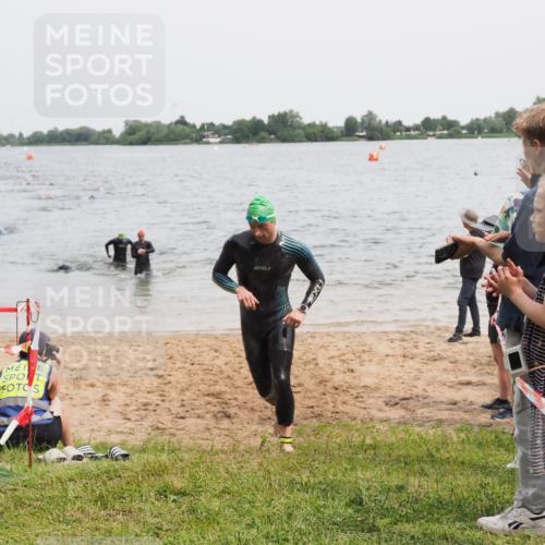 21.06.2025 - 27. Vierlanden-Triathlon MichiJ http://msf.ph/oto/8024352 15.06.2026 10:55:21 Schwimmen 661, 725, 740 meine-sportfotos.de