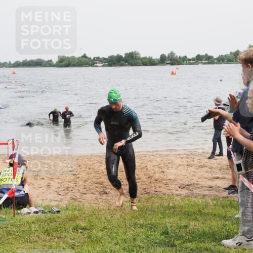 21.06.2025 - 27. Vierlanden-Triathlon MichiJ http://msf.ph/oto/8024363 15.06.2026 10:55:21 Schwimmen 661, 725, 740 meine-sportfotos.de