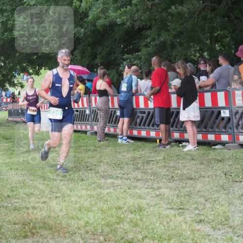 21.06.2025 - 27. Vierlanden-Triathlon KatJ http://msf.ph/oto/8024365 15.06.2025 13:26:38 Ziel 820, 1068 meine-sportfotos.de