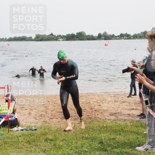 21.06.2025 - 27. Vierlanden-Triathlon MichiJ http://msf.ph/oto/8024370 15.06.2026 10:55:21 Schwimmen 661, 725, 740 meine-sportfotos.de