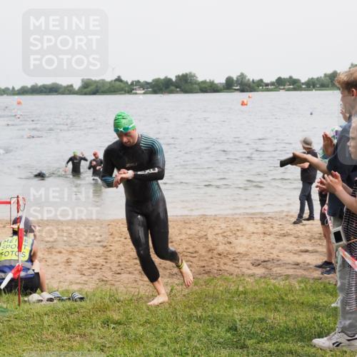 21.06.2025 - 27. Vierlanden-Triathlon MichiJ http://msf.ph/oto/8024378 15.06.2026 10:55:21 Schwimmen 661, 725, 740 meine-sportfotos.de