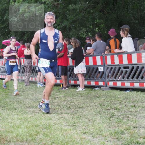 21.06.2025 - 27. Vierlanden-Triathlon KatJ http://msf.ph/oto/8024382 15.06.2025 13:26:39 Ziel 820, 835, 1068 meine-sportfotos.de
