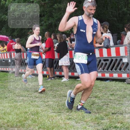 21.06.2025 - 27. Vierlanden-Triathlon KatJ http://msf.ph/oto/8024389 15.06.2025 13:26:40 Ziel 820, 835, 1068 meine-sportfotos.de
