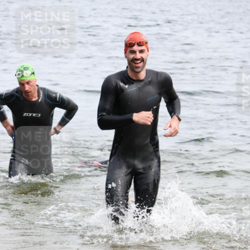 15.06.2025 - 27. Vierlanden-Triathlon Lena Gebhardt http://msf.ph/oto/8024397 15.06.2025 10:55:23 Schwimmen 639, 656, 661, 725, 740 meine-sportfotos.de
