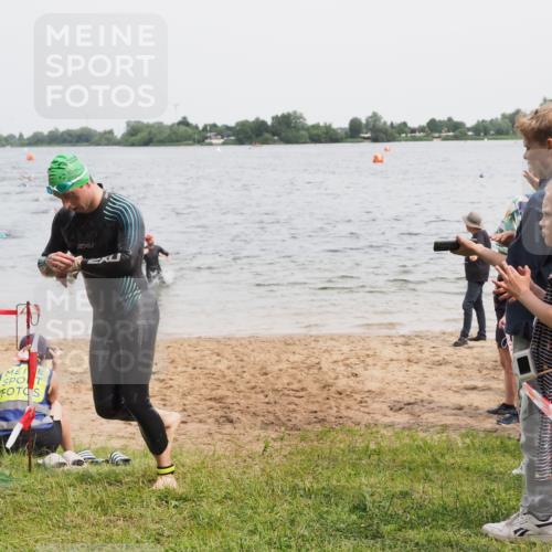 21.06.2025 - 27. Vierlanden-Triathlon MichiJ http://msf.ph/oto/8024399 15.06.2026 10:55:21 Schwimmen 661, 725, 740 meine-sportfotos.de