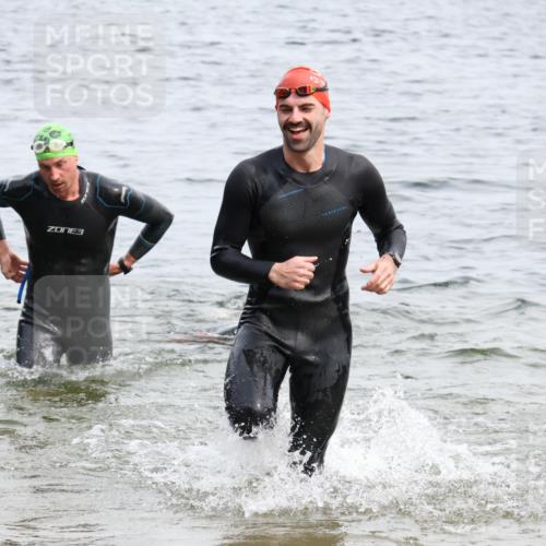 15.06.2025 - 27. Vierlanden-Triathlon Lena Gebhardt http://msf.ph/oto/8024401 15.06.2025 10:55:23 Schwimmen 639, 656, 661, 725, 740 meine-sportfotos.de