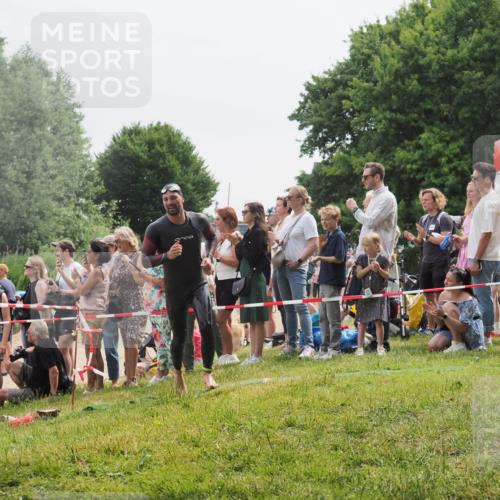 15.06.2025 - 27. Vierlanden-Triathlon KatJ http://msf.ph/oto/8024404 15.06.2025 10:57:50 Schwimmen 686, 707, 738, 774 meine-sportfotos.de