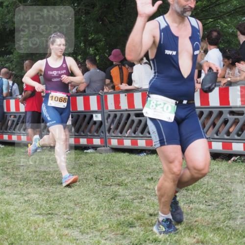 21.06.2025 - 27. Vierlanden-Triathlon KatJ http://msf.ph/oto/8024411 15.06.2025 13:26:40 Ziel 820, 835, 1068 meine-sportfotos.de