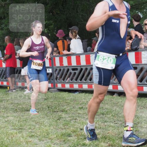 21.06.2025 - 27. Vierlanden-Triathlon KatJ http://msf.ph/oto/8024418 15.06.2025 13:26:40 Ziel 820, 835, 1068 meine-sportfotos.de