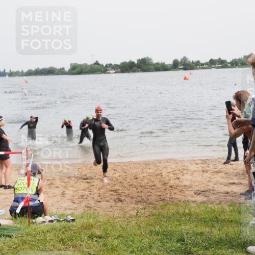 21.06.2025 - 27. Vierlanden-Triathlon MichiJ http://msf.ph/oto/8024420 15.06.2026 10:55:26 Schwimmen 639, 656, 661, 740 meine-sportfotos.de