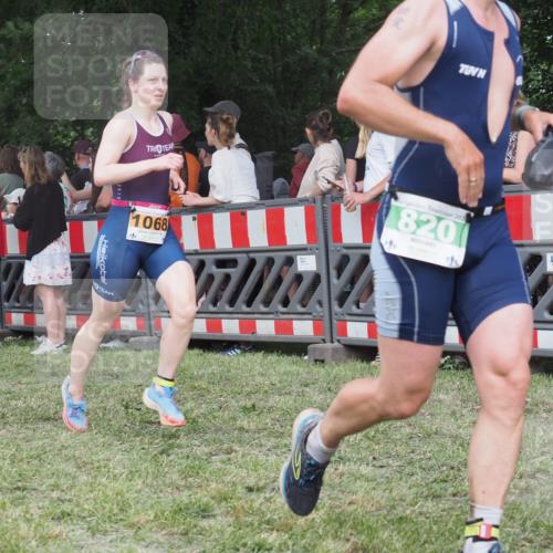 21.06.2025 - 27. Vierlanden-Triathlon KatJ http://msf.ph/oto/8024424 15.06.2025 13:26:40 Ziel 820, 835, 1068 meine-sportfotos.de