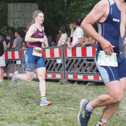 21.06.2025 - 27. Vierlanden-Triathlon KatJ http://msf.ph/oto/8024429 15.06.2025 13:26:40 Ziel 820, 835, 1068 meine-sportfotos.de