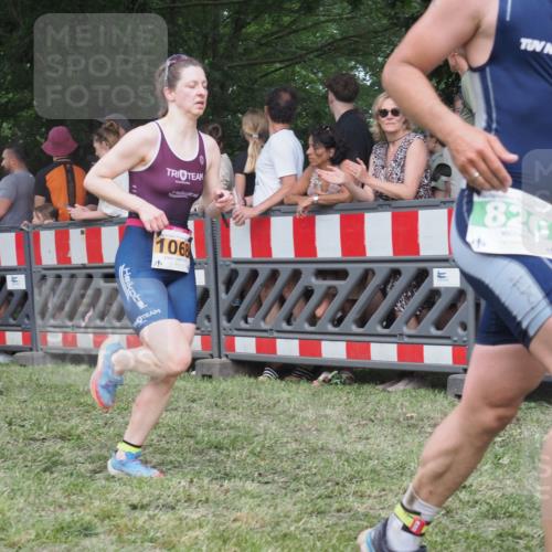 21.06.2025 - 27. Vierlanden-Triathlon KatJ http://msf.ph/oto/8024432 15.06.2025 13:26:40 Ziel 820, 835, 1068 meine-sportfotos.de