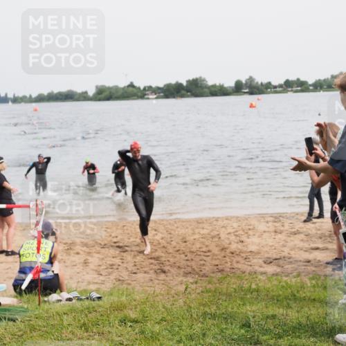 21.06.2025 - 27. Vierlanden-Triathlon MichiJ http://msf.ph/oto/8024435 15.06.2026 10:55:26 Schwimmen 639, 656, 661, 740 meine-sportfotos.de