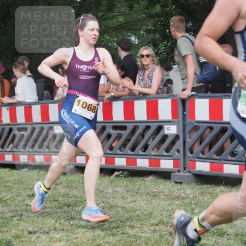 21.06.2025 - 27. Vierlanden-Triathlon KatJ http://msf.ph/oto/8024439 15.06.2025 13:26:41 Ziel 820, 835, 1068 meine-sportfotos.de