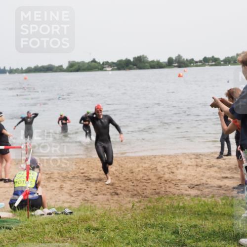 21.06.2025 - 27. Vierlanden-Triathlon MichiJ http://msf.ph/oto/8024442 15.06.2026 10:55:26 Schwimmen 639, 656, 661, 740 meine-sportfotos.de