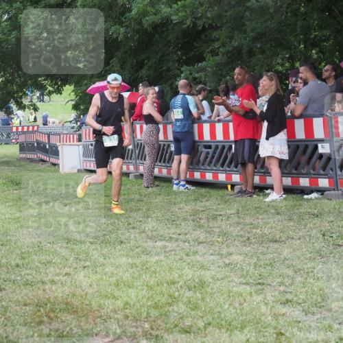 21.06.2025 - 27. Vierlanden-Triathlon KatJ http://msf.ph/oto/8024445 15.06.2025 13:26:48 Ziel 835 meine-sportfotos.de