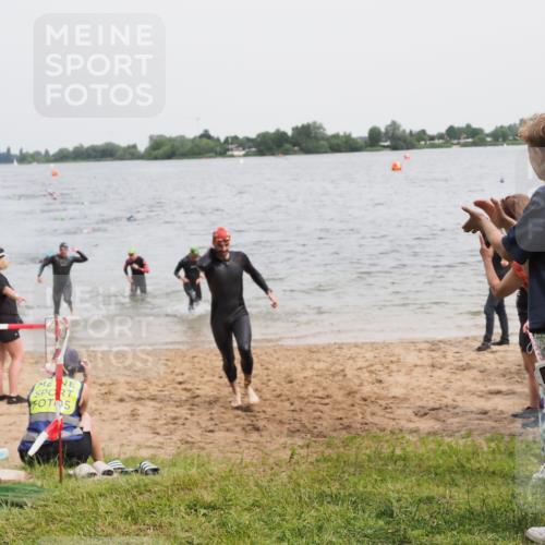 21.06.2025 - 27. Vierlanden-Triathlon MichiJ http://msf.ph/oto/8024448 15.06.2026 10:55:26 Schwimmen 639, 656, 661, 740 meine-sportfotos.de