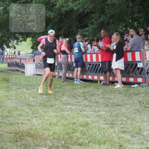 21.06.2025 - 27. Vierlanden-Triathlon KatJ http://msf.ph/oto/8024453 15.06.2025 13:26:48 Ziel 835 meine-sportfotos.de