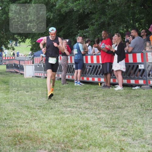 21.06.2025 - 27. Vierlanden-Triathlon KatJ http://msf.ph/oto/8024460 15.06.2025 13:26:48 Ziel 835 meine-sportfotos.de