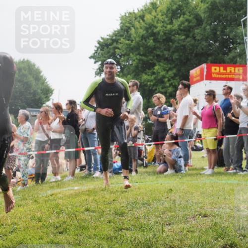 15.06.2025 - 27. Vierlanden-Triathlon KatJ http://msf.ph/oto/8024472 15.06.2025 10:57:52 Schwimmen 686, 705, 738, 774 meine-sportfotos.de