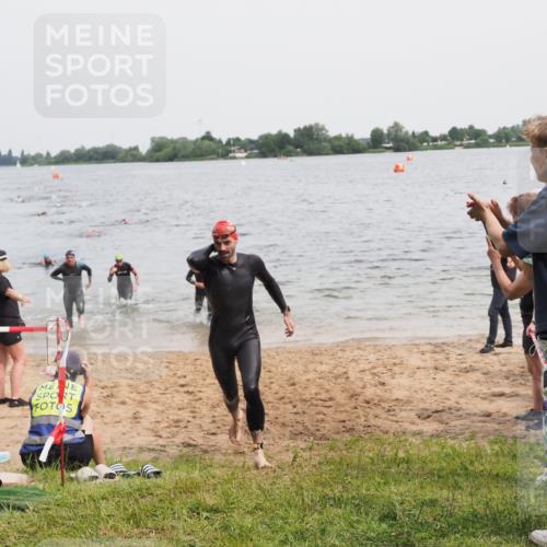21.06.2025 - 27. Vierlanden-Triathlon MichiJ http://msf.ph/oto/8024474 15.06.2026 10:55:27 Schwimmen 639, 656, 661, 740 meine-sportfotos.de