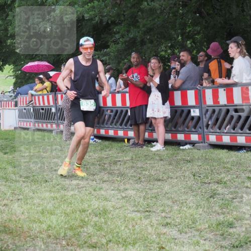 21.06.2025 - 27. Vierlanden-Triathlon KatJ http://msf.ph/oto/8024475 15.06.2025 13:26:48 Ziel 835 meine-sportfotos.de