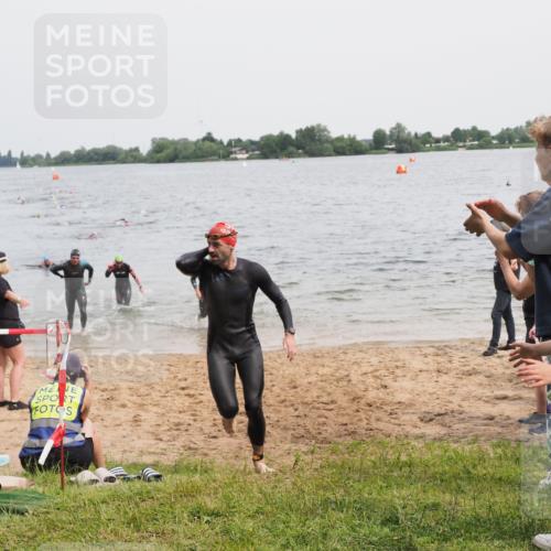 21.06.2025 - 27. Vierlanden-Triathlon MichiJ http://msf.ph/oto/8024480 15.06.2026 10:55:27 Schwimmen 639, 656, 661, 740 meine-sportfotos.de
