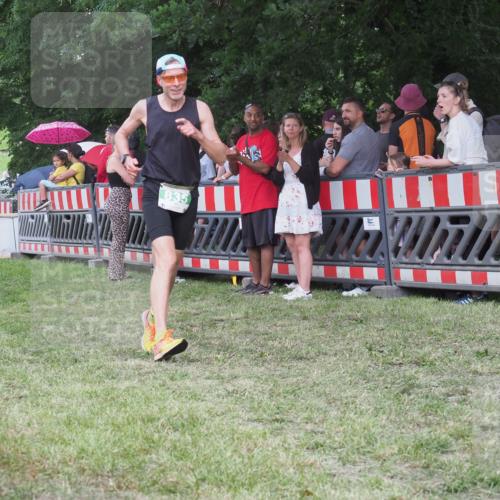 21.06.2025 - 27. Vierlanden-Triathlon KatJ http://msf.ph/oto/8024483 15.06.2025 13:26:49 Ziel 835 meine-sportfotos.de