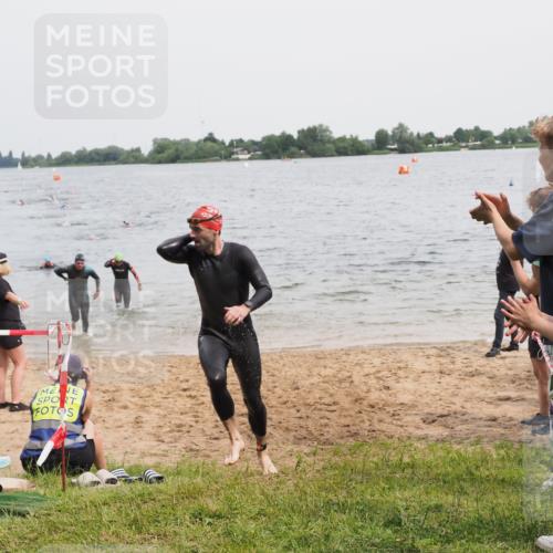 21.06.2025 - 27. Vierlanden-Triathlon MichiJ http://msf.ph/oto/8024486 15.06.2026 10:55:27 Schwimmen 639, 656, 661, 740 meine-sportfotos.de
