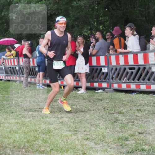 21.06.2025 - 27. Vierlanden-Triathlon KatJ http://msf.ph/oto/8024491 15.06.2025 13:26:49 Ziel 835 meine-sportfotos.de