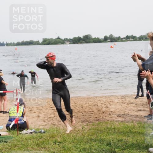 21.06.2025 - 27. Vierlanden-Triathlon MichiJ http://msf.ph/oto/8024493 15.06.2026 10:55:28 Schwimmen 639, 656, 661, 740 meine-sportfotos.de