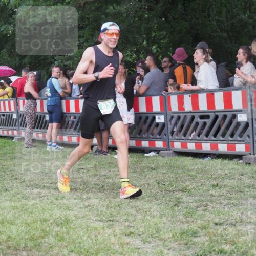 21.06.2025 - 27. Vierlanden-Triathlon KatJ http://msf.ph/oto/8024496 15.06.2025 13:26:49 Ziel 835 meine-sportfotos.de