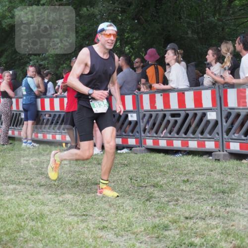 21.06.2025 - 27. Vierlanden-Triathlon KatJ http://msf.ph/oto/8024500 15.06.2025 13:26:49 Ziel 835 meine-sportfotos.de