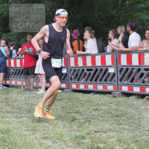 21.06.2025 - 27. Vierlanden-Triathlon KatJ http://msf.ph/oto/8024502 15.06.2025 13:26:49 Ziel 835 meine-sportfotos.de