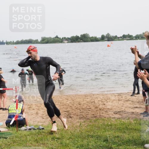 21.06.2025 - 27. Vierlanden-Triathlon MichiJ http://msf.ph/oto/8024509 15.06.2026 10:55:28 Schwimmen 639, 656, 661, 740 meine-sportfotos.de