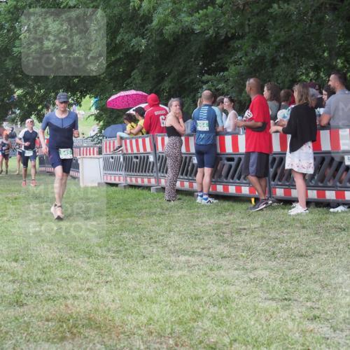 21.06.2025 - 27. Vierlanden-Triathlon KatJ http://msf.ph/oto/8024517 15.06.2025 13:26:56 Ziel 829, 1049, 1051, 1052 meine-sportfotos.de