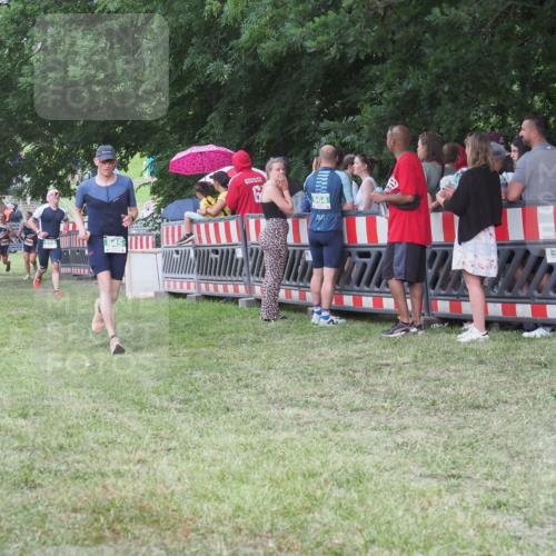 21.06.2025 - 27. Vierlanden-Triathlon KatJ http://msf.ph/oto/8024523 15.06.2025 13:26:56 Ziel 829, 1049, 1051, 1052 meine-sportfotos.de