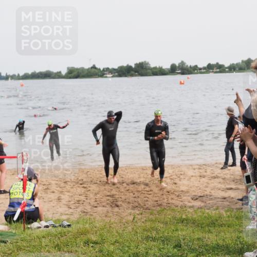 21.06.2025 - 27. Vierlanden-Triathlon MichiJ http://msf.ph/oto/8024530 15.06.2026 10:55:31 Schwimmen 639, 656, 736, 740 meine-sportfotos.de
