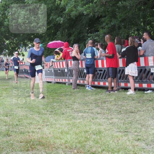 21.06.2025 - 27. Vierlanden-Triathlon KatJ http://msf.ph/oto/8024531 15.06.2025 13:26:57 Ziel 829, 1049, 1051, 1052 meine-sportfotos.de