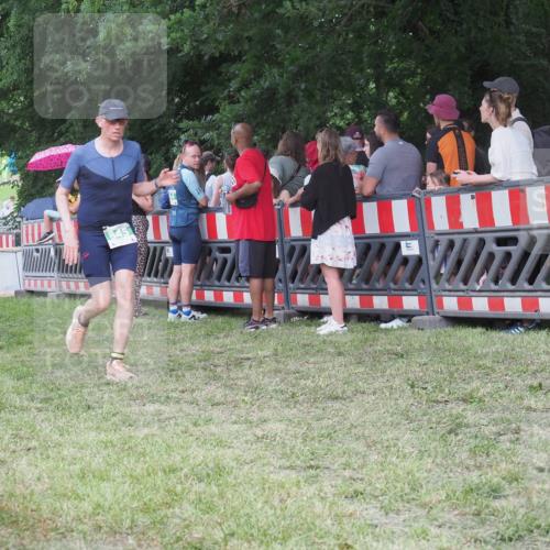 21.06.2025 - 27. Vierlanden-Triathlon KatJ http://msf.ph/oto/8024541 15.06.2025 13:26:57 Ziel 829, 1049, 1051, 1052 meine-sportfotos.de