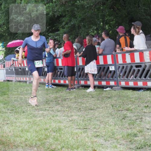 21.06.2025 - 27. Vierlanden-Triathlon KatJ http://msf.ph/oto/8024547 15.06.2025 13:26:58 Ziel 829, 1049, 1051, 1052 meine-sportfotos.de