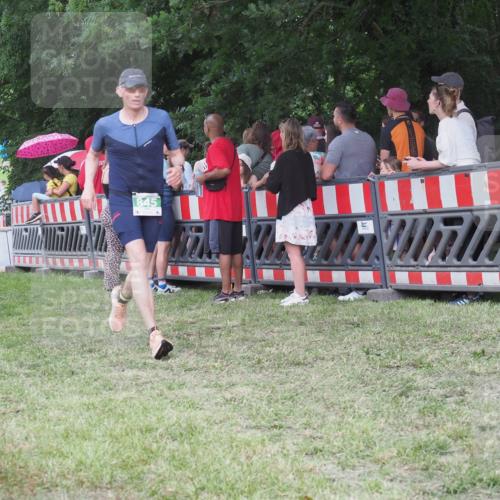 21.06.2025 - 27. Vierlanden-Triathlon KatJ http://msf.ph/oto/8024552 15.06.2025 13:26:58 Ziel 829, 1049, 1051, 1052 meine-sportfotos.de