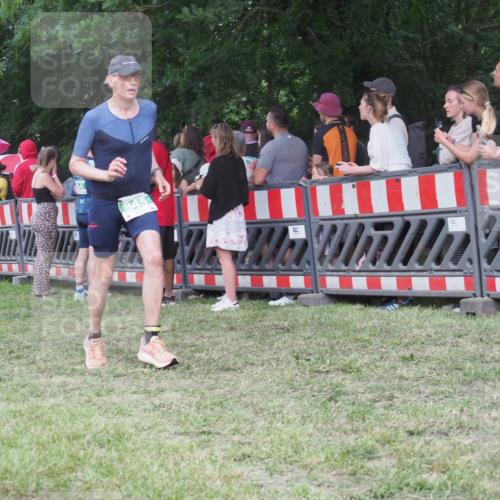 21.06.2025 - 27. Vierlanden-Triathlon KatJ http://msf.ph/oto/8024560 15.06.2025 13:26:58 Ziel 829, 1049, 1051, 1052 meine-sportfotos.de