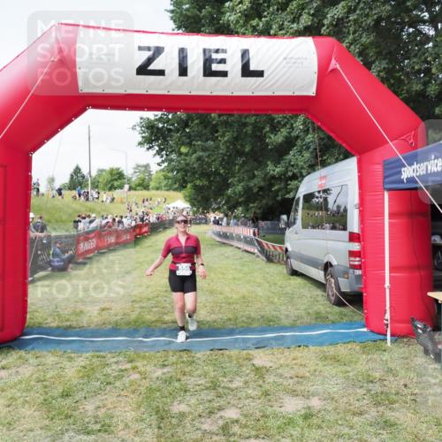 21.06.2025 - 27. Vierlanden-Triathlon MichiJ http://msf.ph/oto/8024565 15.06.2026 11:52:31 Ziel 556 meine-sportfotos.de