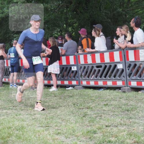 21.06.2025 - 27. Vierlanden-Triathlon KatJ http://msf.ph/oto/8024566 15.06.2025 13:26:58 Ziel 829, 1049, 1051, 1052 meine-sportfotos.de