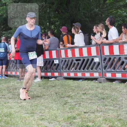 21.06.2025 - 27. Vierlanden-Triathlon KatJ http://msf.ph/oto/8024570 15.06.2025 13:26:58 Ziel 829, 1049, 1051, 1052 meine-sportfotos.de
