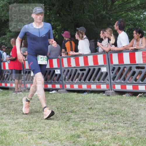 21.06.2025 - 27. Vierlanden-Triathlon KatJ http://msf.ph/oto/8024574 15.06.2025 13:26:58 Ziel 829, 1049, 1051, 1052 meine-sportfotos.de
